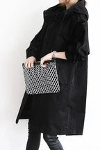 Impermeável feminino com capuz oversize respirável corte urbano