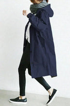 Impermeável feminino com capuz oversize respirável corte urbano