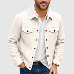 Camisa jaqueta masculina com colarinho e bolsos no peito corte regular