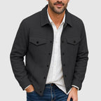 Camisa jaqueta masculina com colarinho e bolsos no peito corte regular