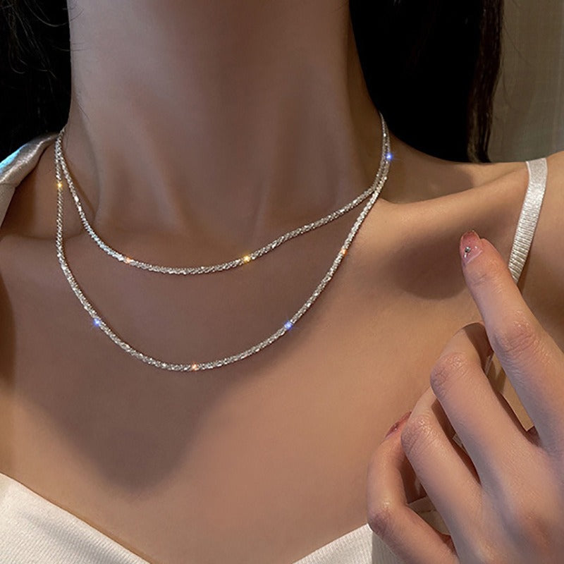 Colar feminino dourado delicado para uso diário e ocasiões especiais