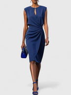 Vestido feminino liso com silhueta elegante e corte estruturado