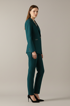 Conjunto feminino blazer e calça reta com botão, visual elegante e estruturado