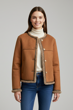 Roupa feminina urbana estilo contemporâneo para uso diário na cidade