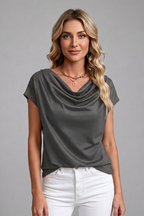 Blusa feminina gola cowl drapeada manga curta frente franzida