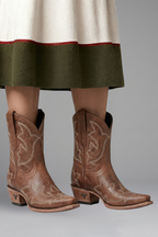 Botas femininas couro bordado Western bico fino cano médio
