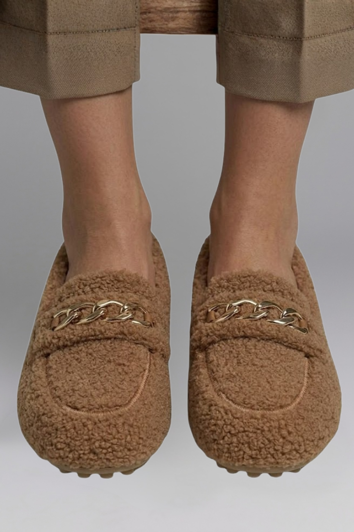 Mocassins femininos slip on com forro polar e corrente decorativa para inverno
