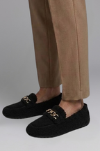 Mocassins femininos slip on com forro polar e corrente decorativa para inverno