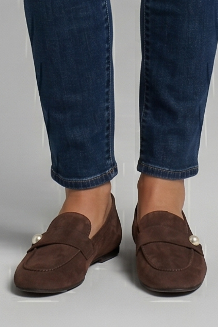 Mocassins femininos bico quadrado slip-on com tira decorativa e sola plana