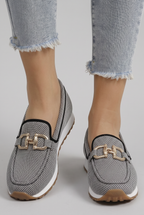 Mocassins femininos mesh texturizado slip-on com hardware metálico decorativo
