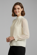 Blusa feminina manga longa com decote franzido e mangas texturizadas