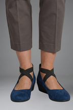 Sapatos rasos ortopédicos femininos slip-on com elásticos cruzados e bico redondo