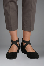Sapatos rasos ortopédicos femininos slip-on com elásticos cruzados e bico redondo