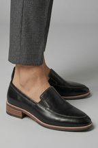 Mocassins ortopédicos femininos bico fino salto baixo slip-on preto