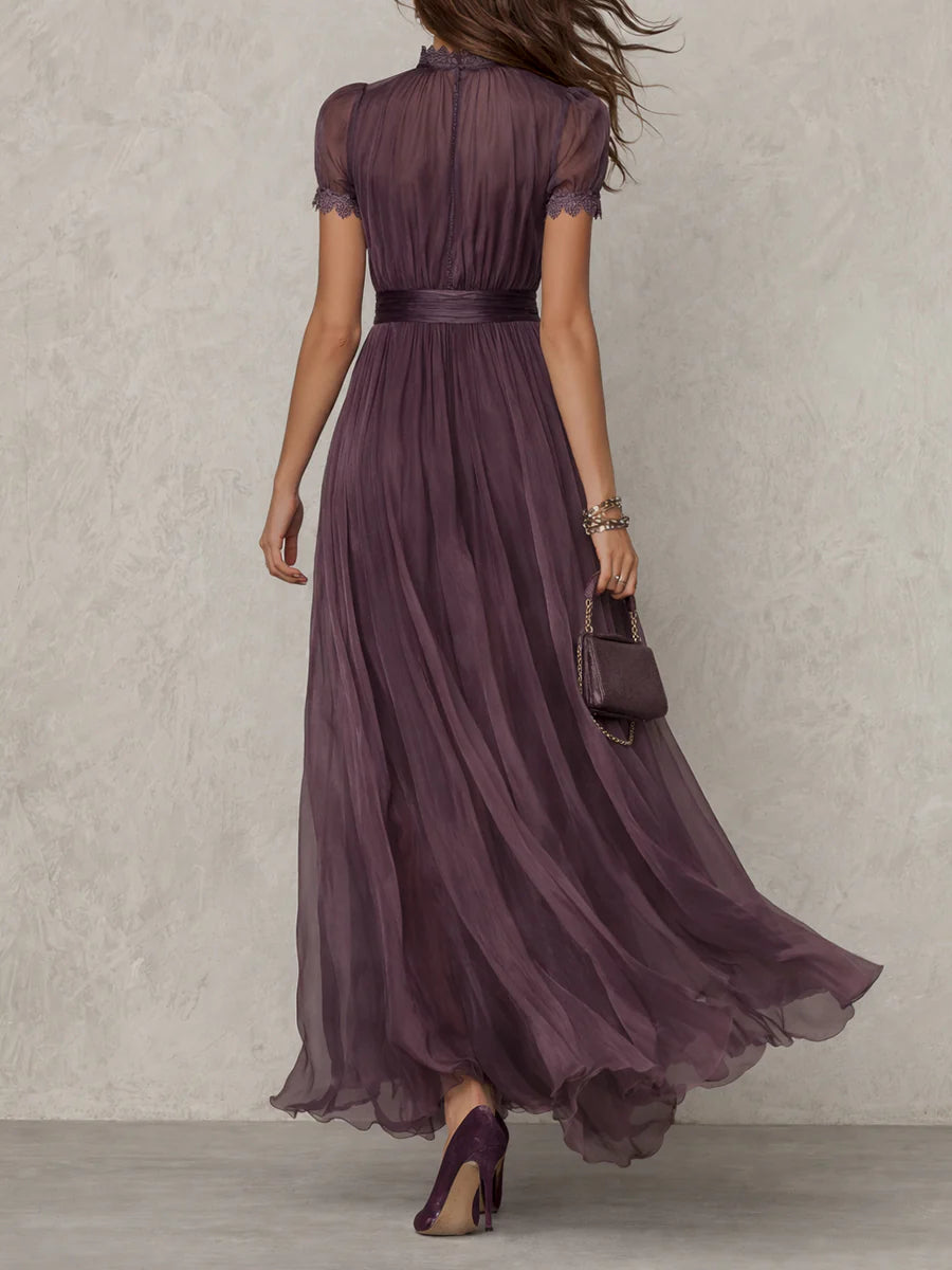 Vestido longo feminino chiffon violeta com decote em gota e detalhes em renda