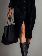 Vestido midi feminino veludo cotelê com bolsos no peito corte casual