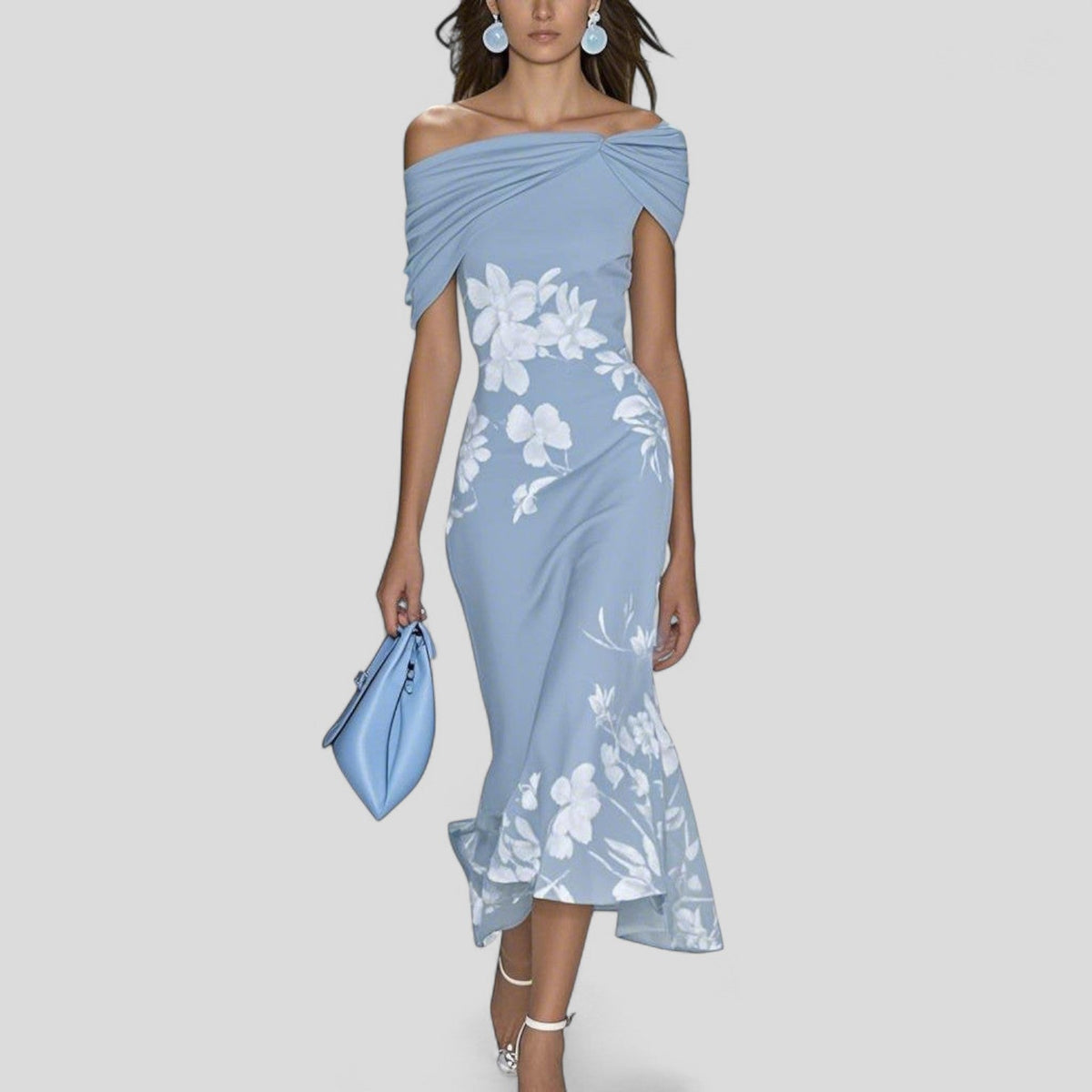 Vestido midi floral evasê com babado na barra e silhueta ajustada