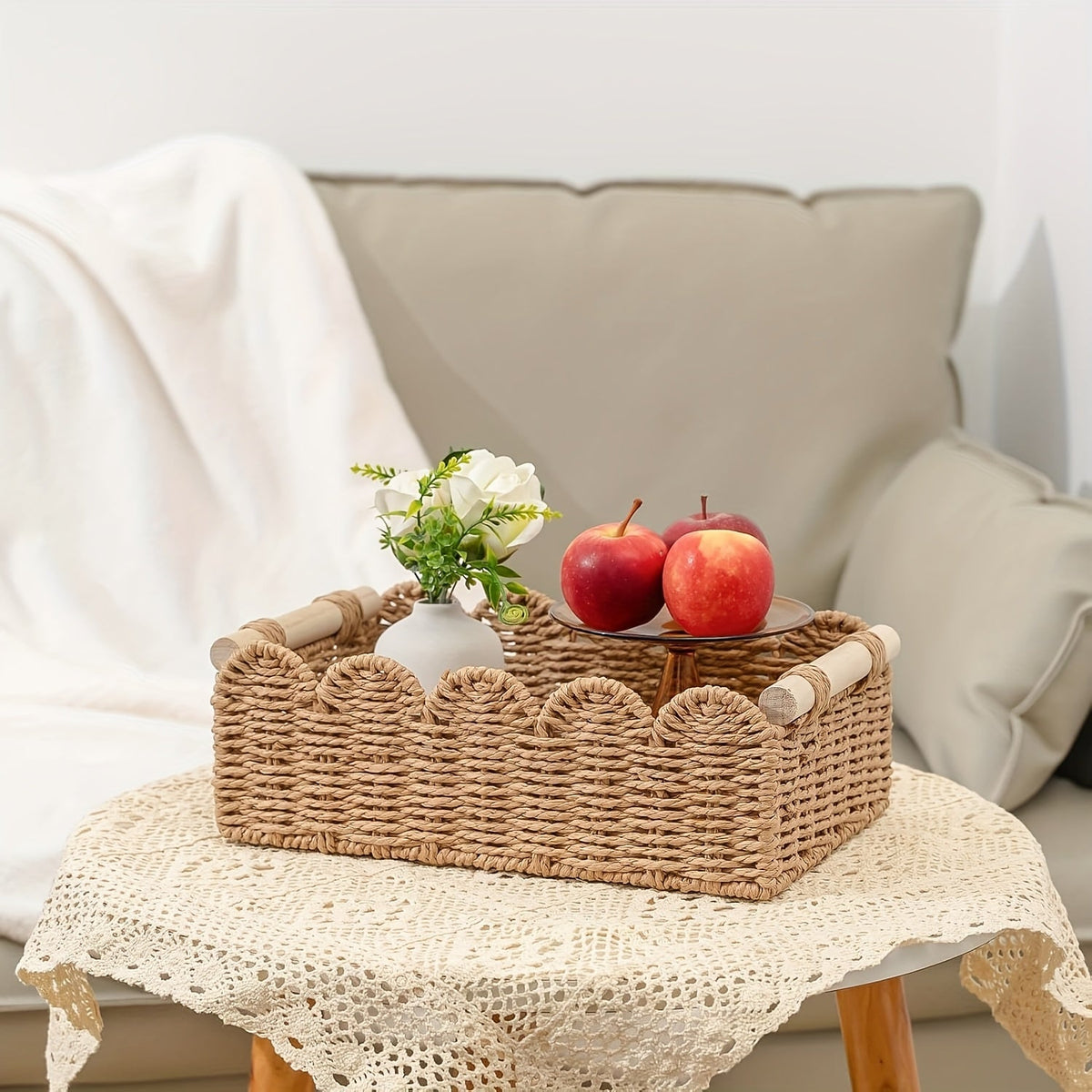 Cesto de arrumação boho em fibra natural trançada, retangular com bordo decorativo em leque