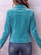 Casaco feminino vintage lavado com botões frontais e corte relaxado
