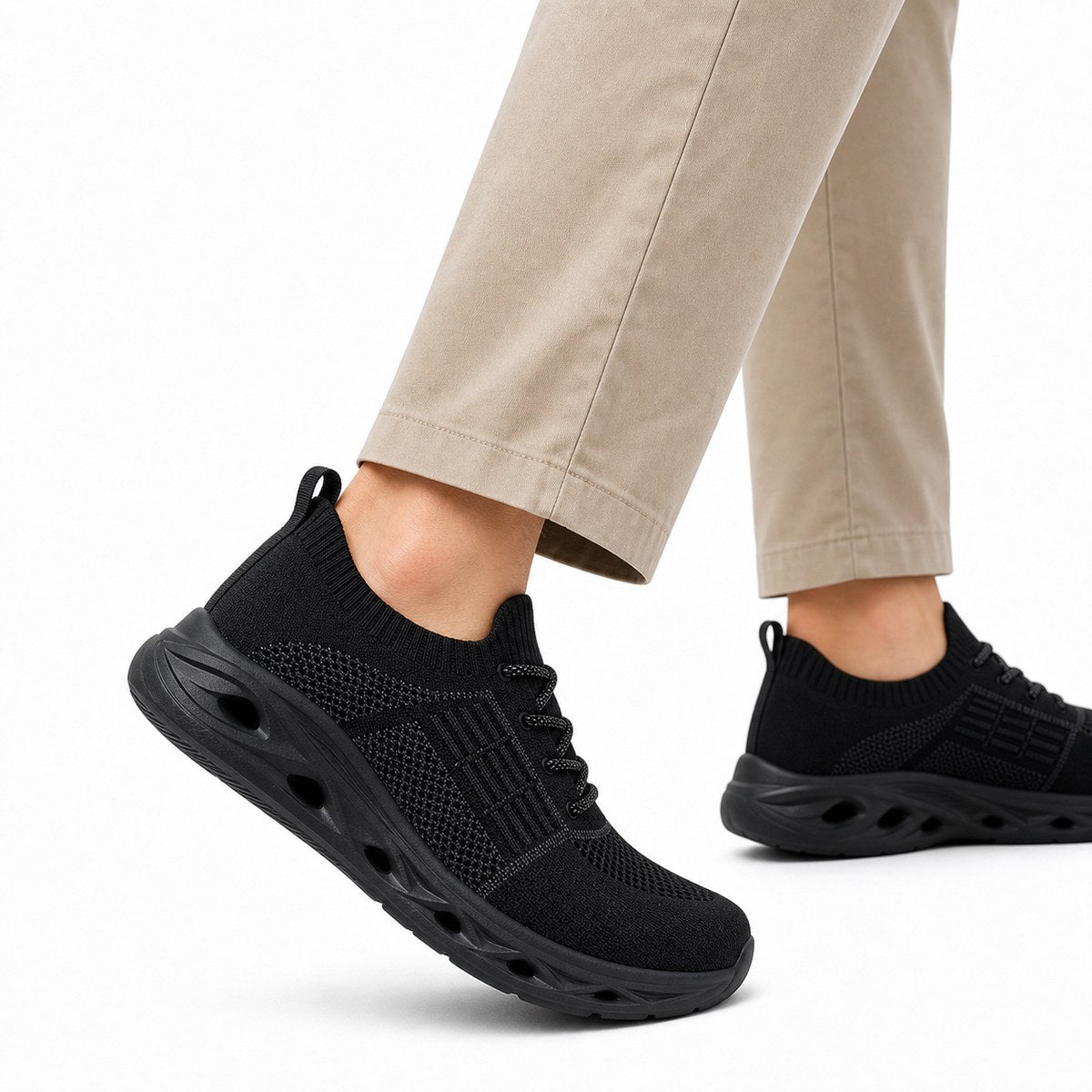 Tênis ortopédico bico largo para caminhada com sola flexível e cabedal respirável