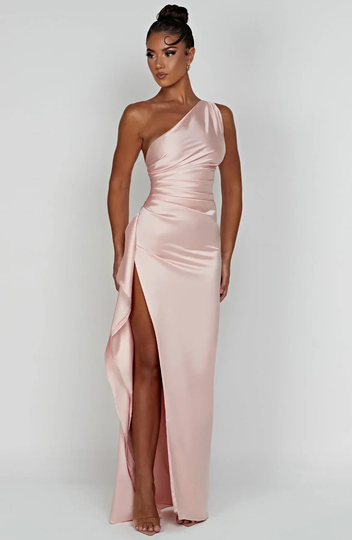 Vestido de cetim noite assimétrico ombro único com fenda lateral