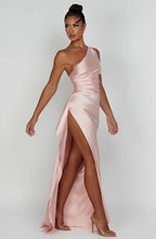 Vestido de cetim noite assimétrico ombro único com fenda lateral