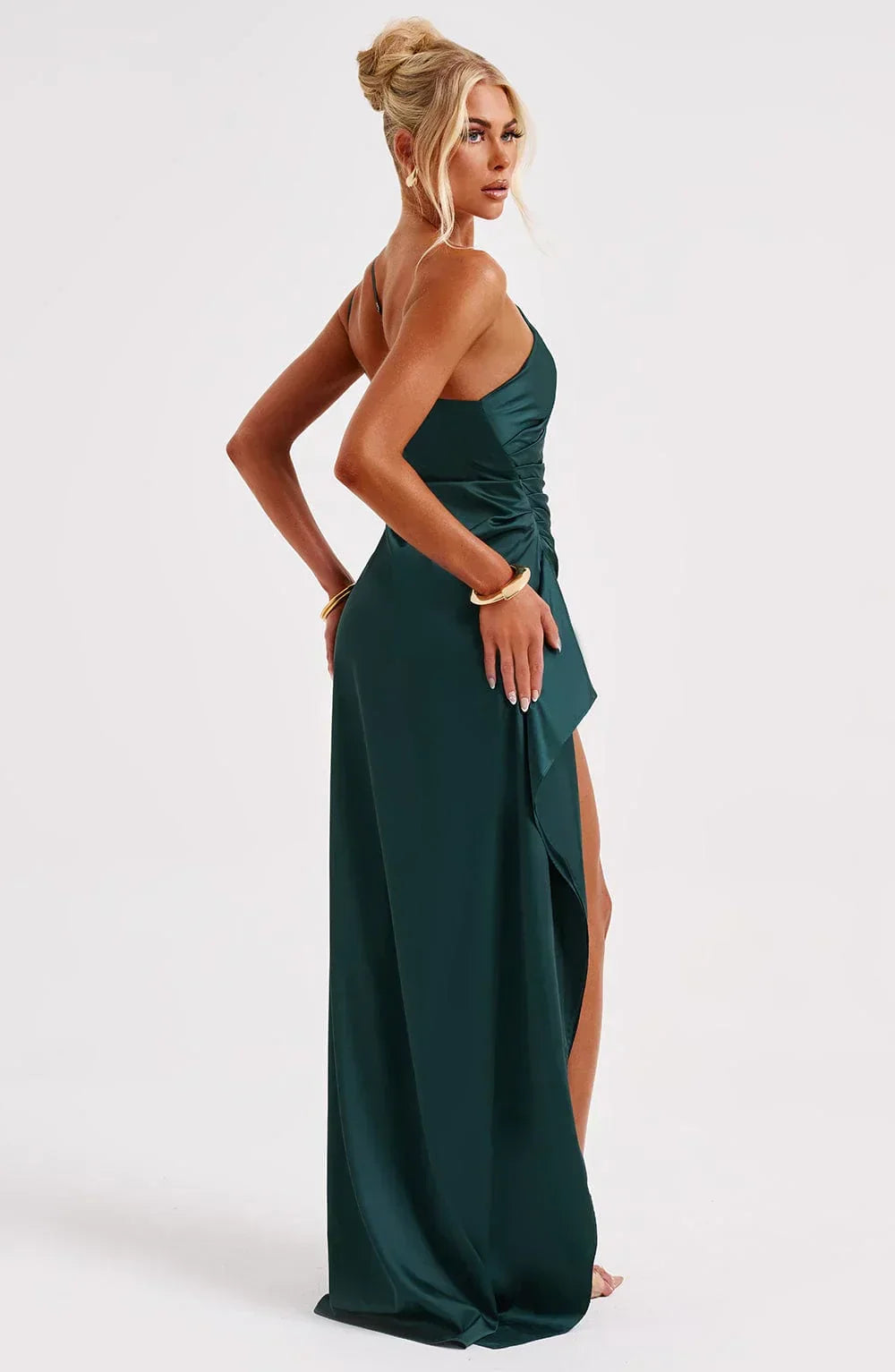 Vestido de cetim noite assimétrico ombro único com fenda lateral