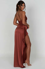 Vestido de cetim noite assimétrico ombro único com fenda lateral