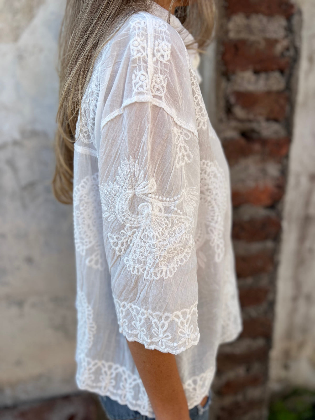 Blusa feminina de renda bordada branca elegante e respirável