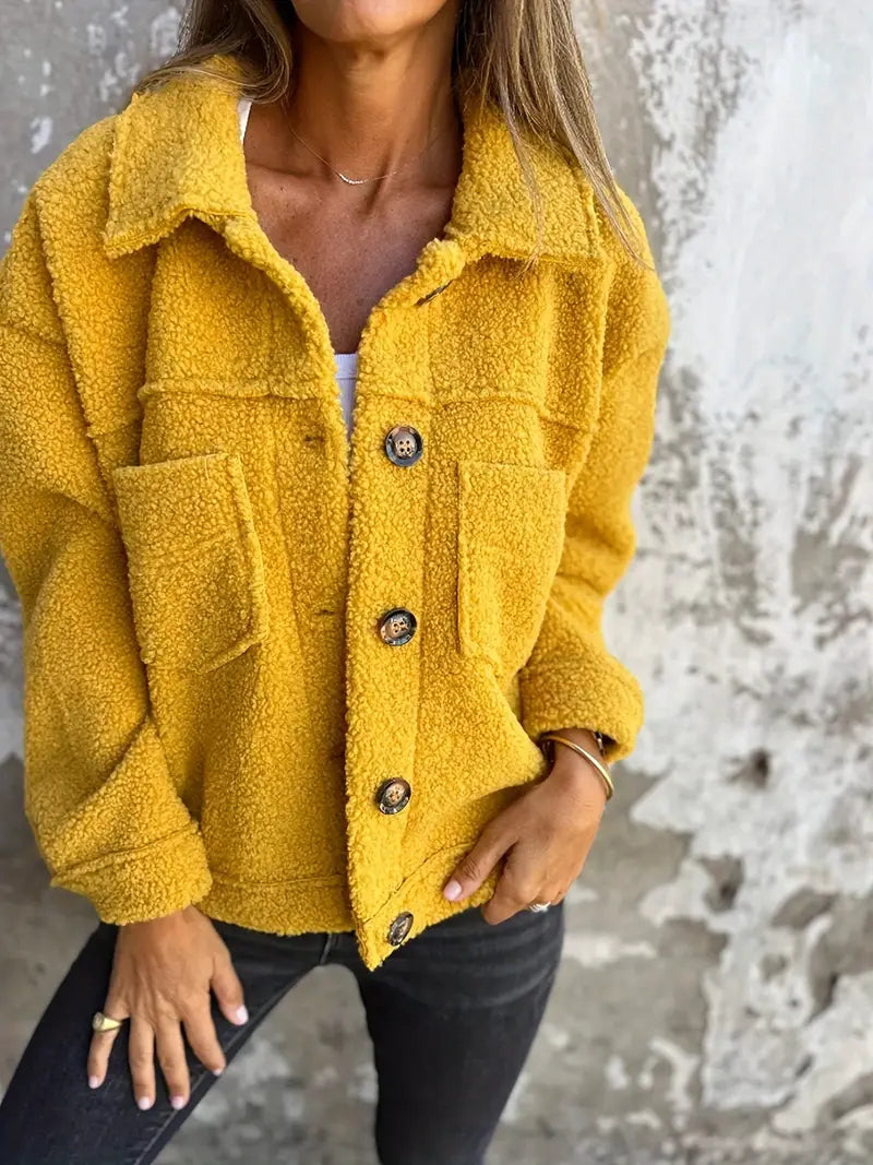 Casaco feminino oversized teddy com botões e bolsos de placa
