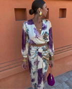 Conjunto feminino blusa e saia floral com decote em V corte fluido