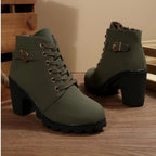 Botins de salto bloco com atacadores e fivela lateral