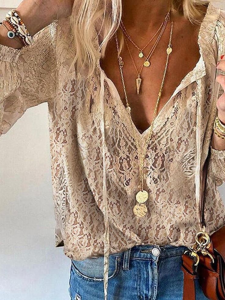 Blusa feminina boho com decote recortado modelagem fluida