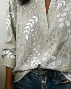 Blusa feminina floral com decote em V, tecido leve e estampa pastel