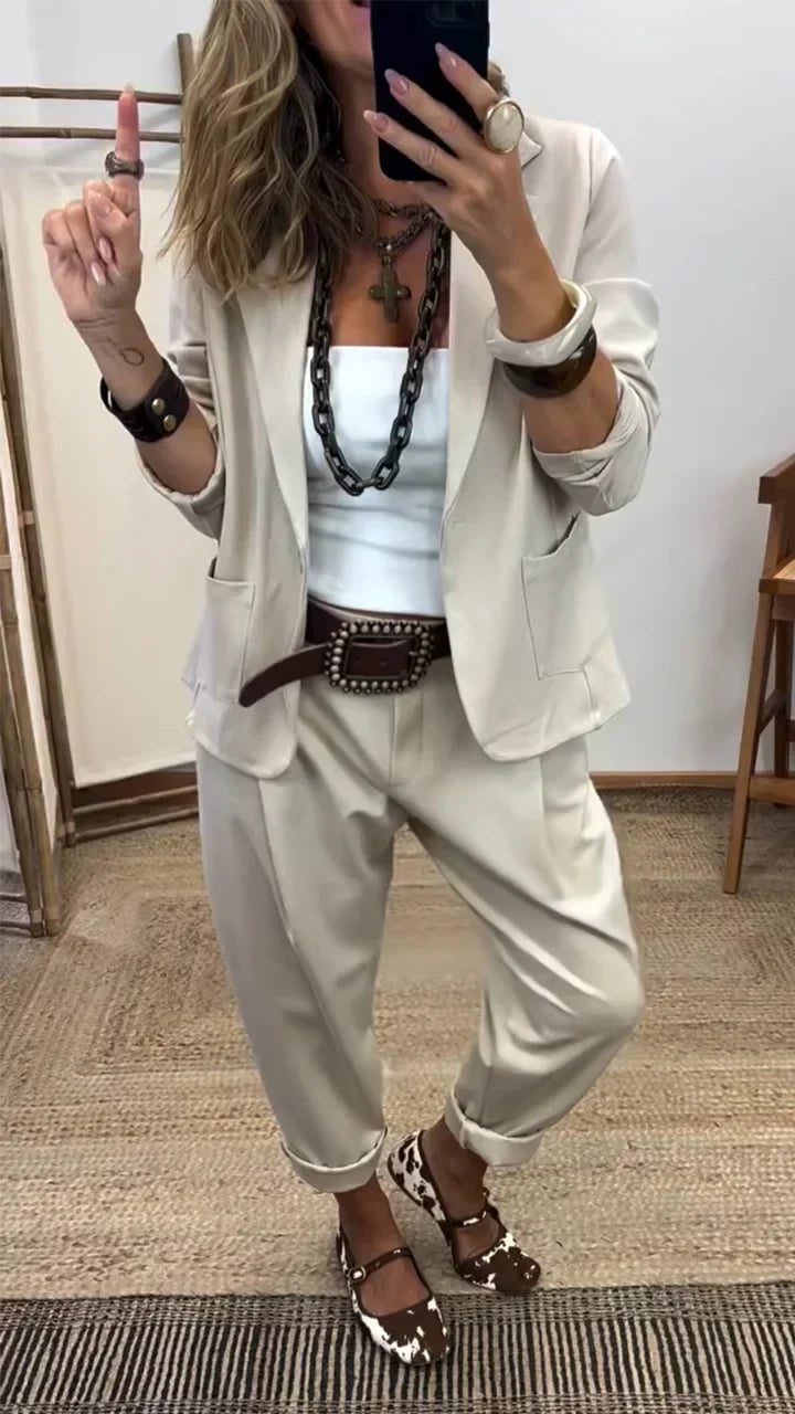 Conjunto feminino de blazer e calça slim, look executivo com botão único e bolsos