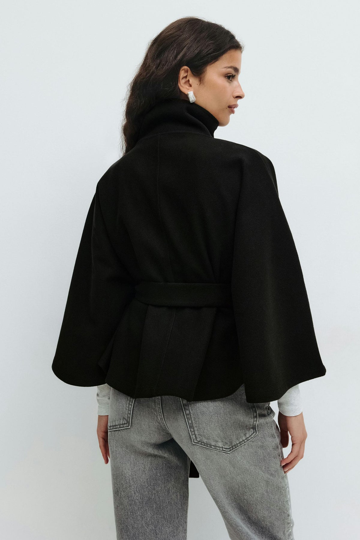 Casaco capa mulher gola alta cinto laço inverno corte regular