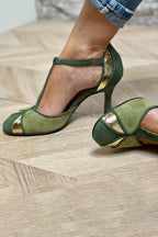 Scarpin feminino couro patchwork salto ortopédico com tira slingback ajustável