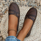 Mulheres loafers slip on perfurados confortáveis em cores neutras