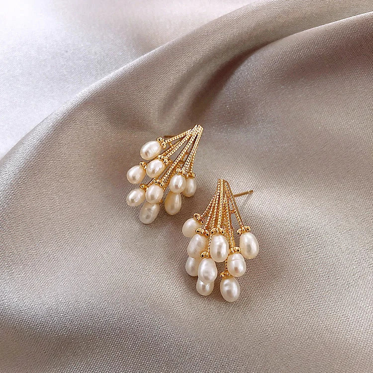 Brincos de pérola com franjas em prata 925 banhada a ouro 18K, design elegante e hipoalergénico