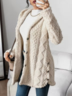 Cardigan feminino peluche oversized com capuz e abotoamento completo