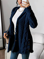 Cardigan feminino peluche oversized com capuz e abotoamento completo