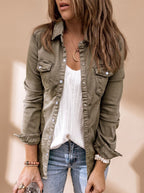 Jaqueta jeans feminina gola camisa com bolsos e botões frontais