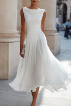 Vestido midi feminino sem mangas linha A com decote cascata e saia plissada