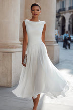 Vestido midi feminino sem mangas linha A com decote cascata e saia plissada