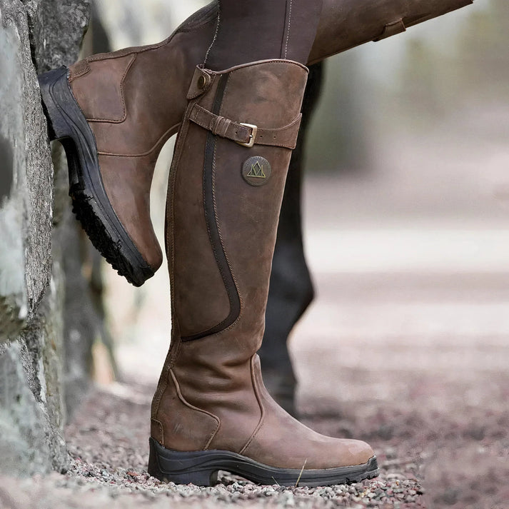 Botas impermeáveis femininas com fivelas decorativas abaixo do joelho