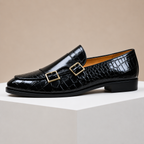 Mocassim homem couro double monk strap com relevo de crocodilo e bico amendoado