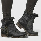 Botins de tornozelo com fivela estilo vintage e textura envelhecida