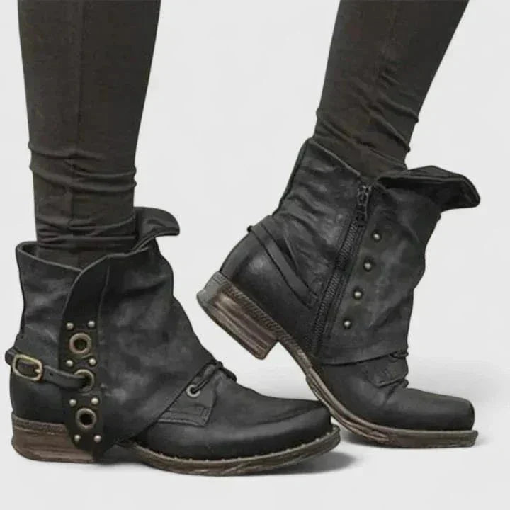 Botins de tornozelo com fivela estilo vintage e textura envelhecida
