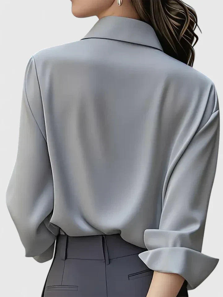 Blusa feminina de cetim com botões manga comprida silhueta fluida
