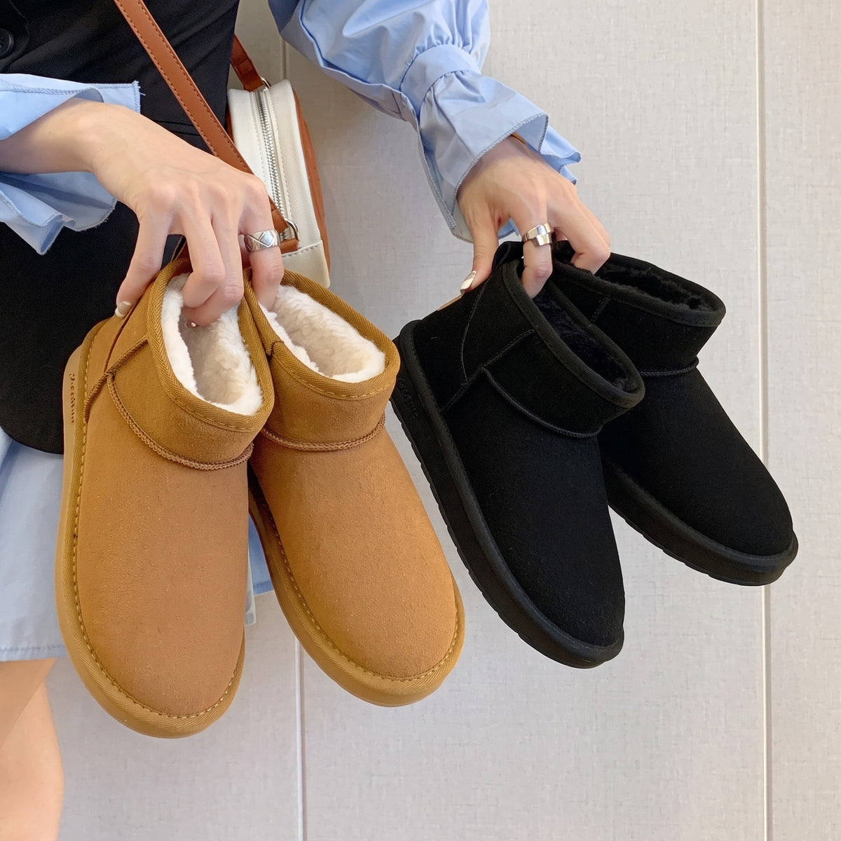Botas curtas mulher camurça com forro de pelo sintético sola grossa plana